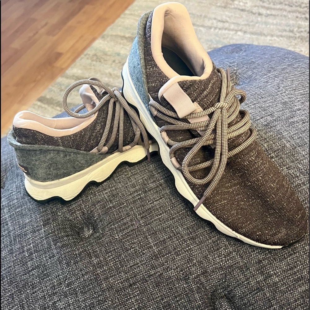 Sorel Kenetic Women’s Sneakers, size 10